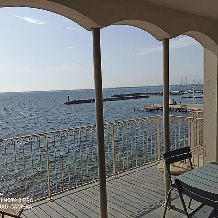 Port Rive Gauche Oyat Marseillan (Herault)